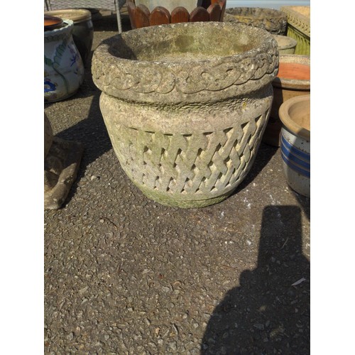 104 - Quantity of small glazed pots & large concrete planter (H31cm)