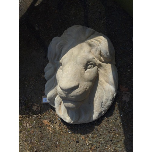 111 - Concrete lion face garden feature. L40cm