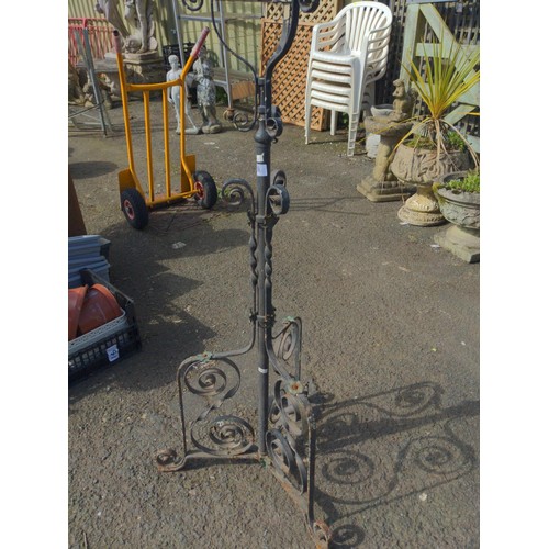 120 - Wrought metal lamp stand / pot stand. H113cm