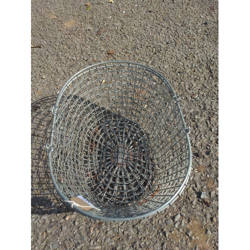 147 - Wire basket