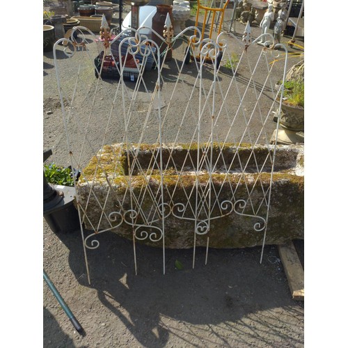 148 - 3x ornate metal garden trellis climbing frames. W37cm H115cm