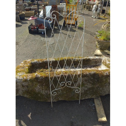 148 - 3x ornate metal garden trellis climbing frames. W37cm H115cm