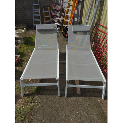 15 - 2 adjustable sun loungers