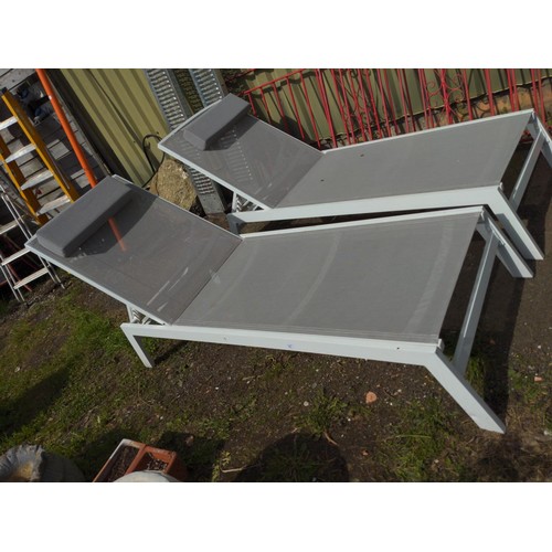 15 - 2 adjustable sun loungers