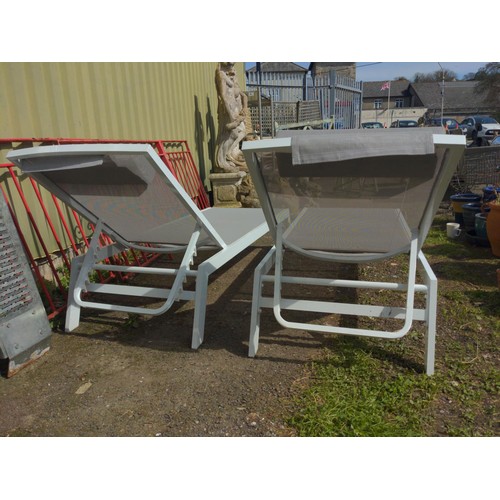 15 - 2 adjustable sun loungers