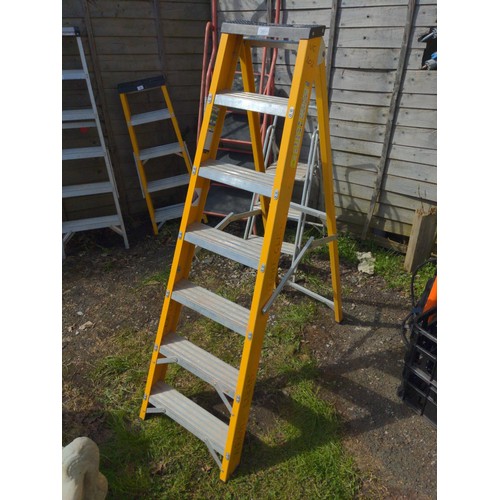 20 - 6 step electricians step ladder