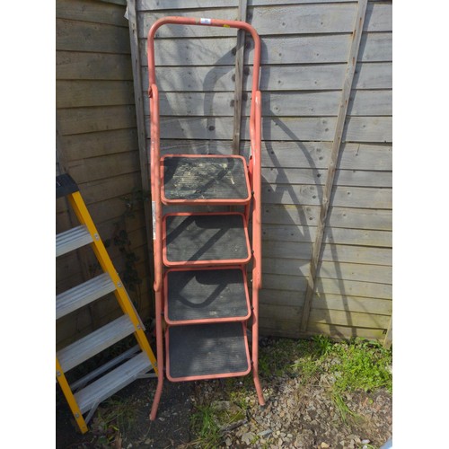 22 - 3 step safety stepladder