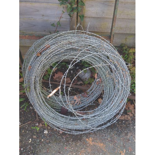 31 - Length of barbed wire. Length unknown. In 3 rolls.