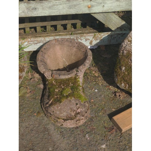 4 - Concrete boot planter. H22cm L50cm