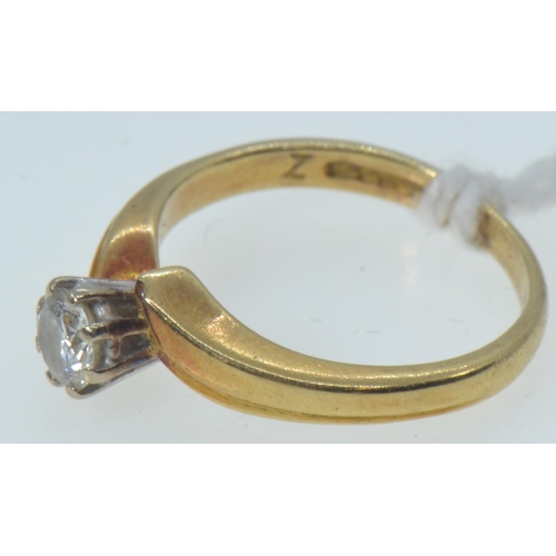 554 - 18ct gold & diamond solitaire ring, the diamond weighing approximately 0.25 carat, size J, gross... 