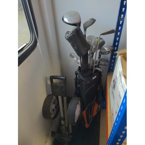 255 - Junior golf club set  and MXL bag with trolley. Together with Golf clubs (mostly Dunlop)