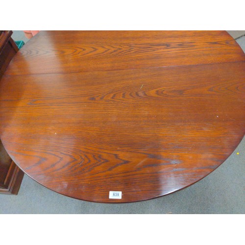 729 - Dark stained pine circular pedestal table. Unextended diameter 111cm.