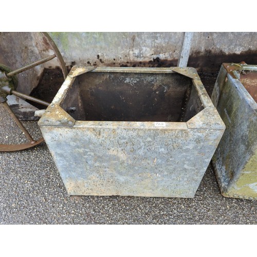 150D - Rivetted galvanised water tank / planter W68cm D51cm H50cm