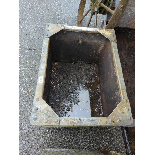 150D - Rivetted galvanised water tank / planter W68cm D51cm H50cm