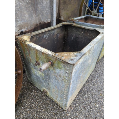 150D - Rivetted galvanised water tank / planter W68cm D51cm H50cm