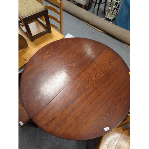 729 - Dark stained pine circular pedestal table. Unextended diameter 111cm.