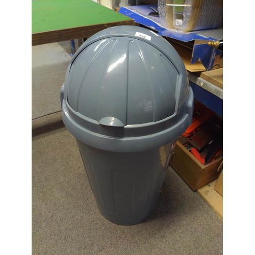 275 - 2 dustbins together with quantity of 3M hand pads