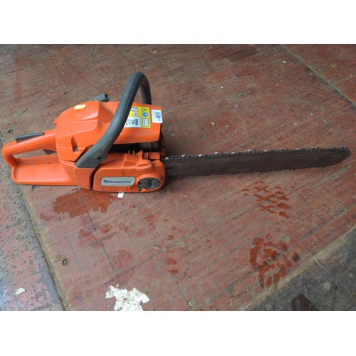 320 - Husqvarna 235 petrol chainsaw. Safety guard is missing, so is unsafe for use. Sold for repair/spares... 