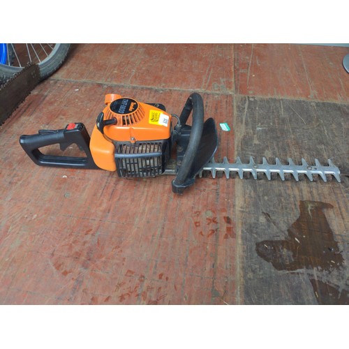 321 - Tanaka THT-1800 petrol hedge trimmer