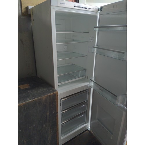 340 - Siemens 60/40 fridge freezer