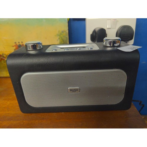 391 - Small Bush stereo classic radio, battery and electrical operated. L21 H 13 cm