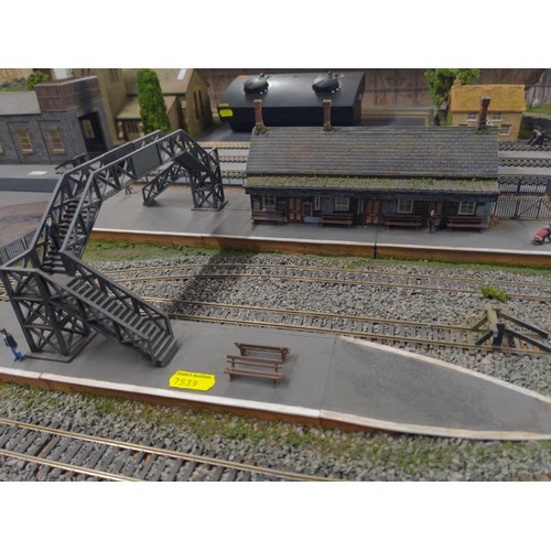 487 - Railway track and scenery Inc Station, Church, cottage + Hornby HM2000 controller 230 - 240v 