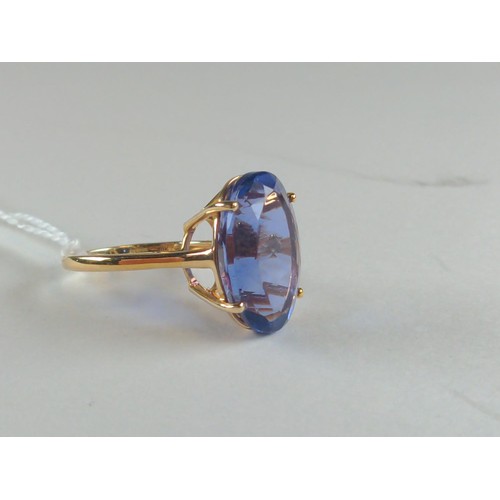 562 - 9ct gold & blue stone ring, size O, gross weight 5.18 grams