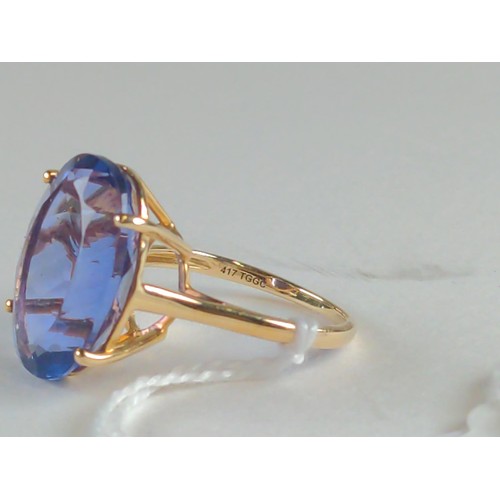 562 - 9ct gold & blue stone ring, size O, gross weight 5.18 grams