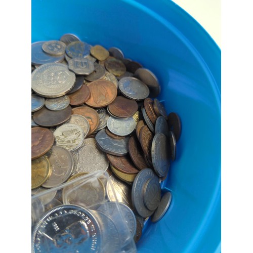 535 - Tub of mostly world coins, gross weight including tub 2.4 grams