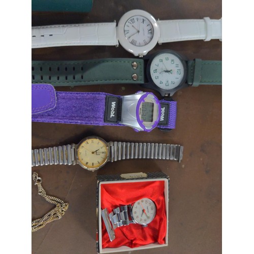 552 - Small jewellery box with contents & a bag of mixed watches