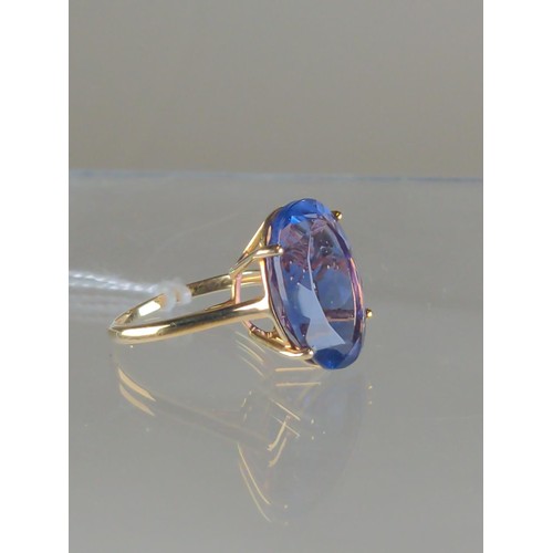 562 - 9ct gold & blue stone ring, size O, gross weight 5.18 grams