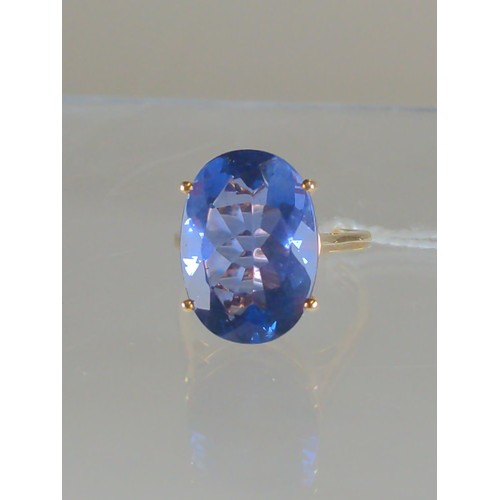 562 - 9ct gold & blue stone ring, size O, gross weight 5.18 grams