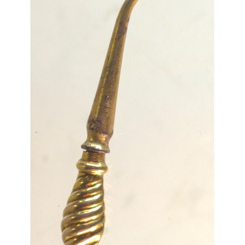 572 - 9ct gold handled small boot hook, hallmarked Birmingham 1900