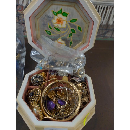 588 - Costume jewellery in jewellery box & bag