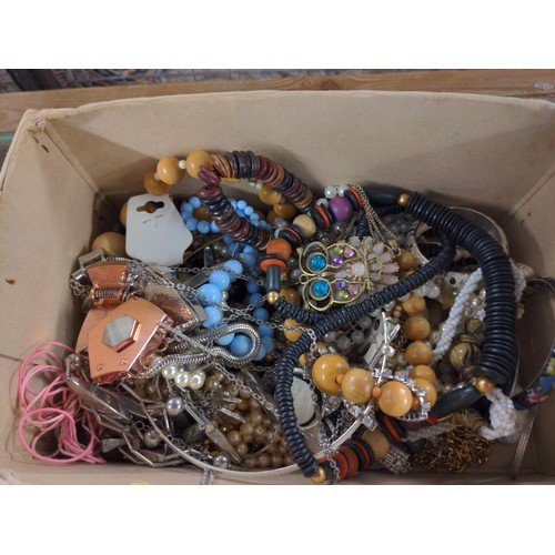 589 - Box of costume jewellery