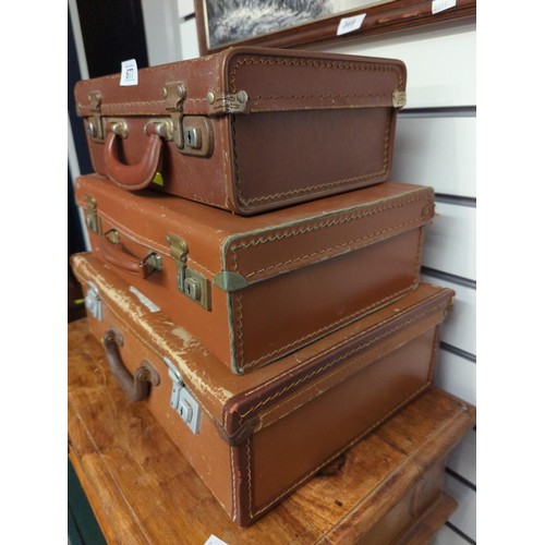 677 - Three graduated vintage suitcases, W45 D30 H14cm 