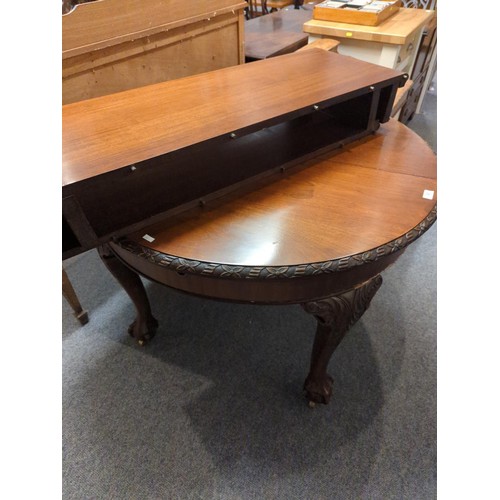 747 - Mahogany extending dining table with ball and claw feet on casters Closed diameter 106cm and extende... 