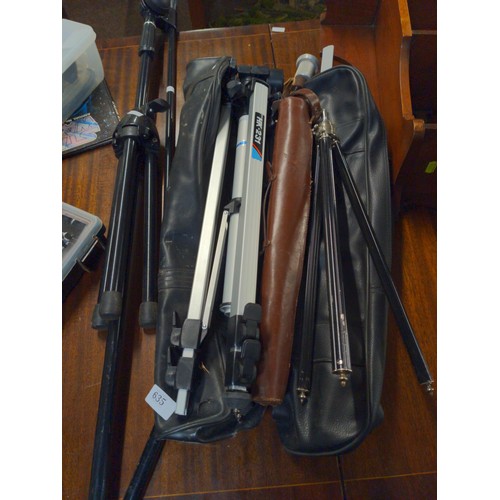 635 - Various tripods/stands some cased, inc, Hakuba etc.