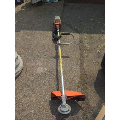 116 - Stihl FS34 petrol strimmer. In working order.