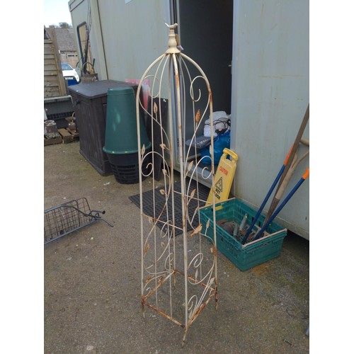 141 - Garden climbing frame. H154cm