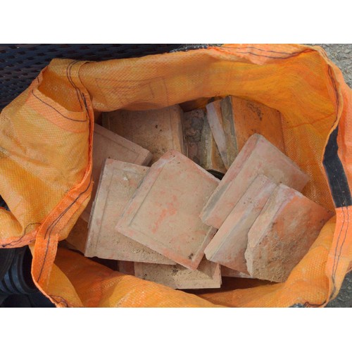 164 - Box & bag of reclaimed quarry terracotta tiles, approx 15 x 15cm