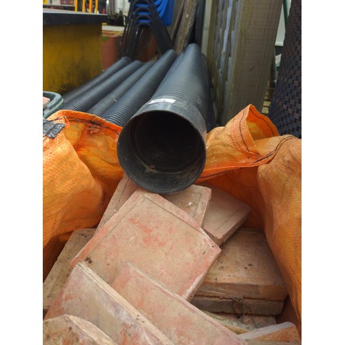 165 - 11 lengths of drainage tube. 2.2m x 10cm 