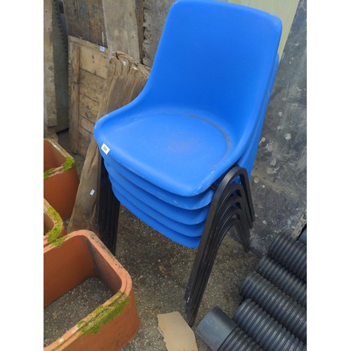 168 - Five blue stackable chairs in plastic and metal legs, W 51 seat height 44cm