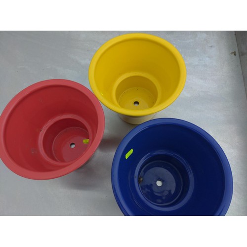 40 - Red, yellow & blue fluted ceramic pots. H17cm