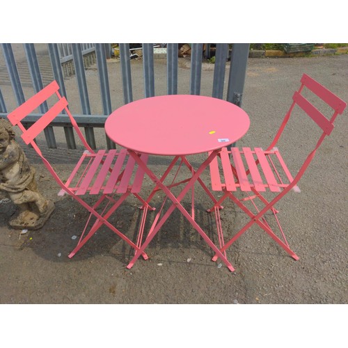 69 - Small pink bistro table & 2 folding chairs