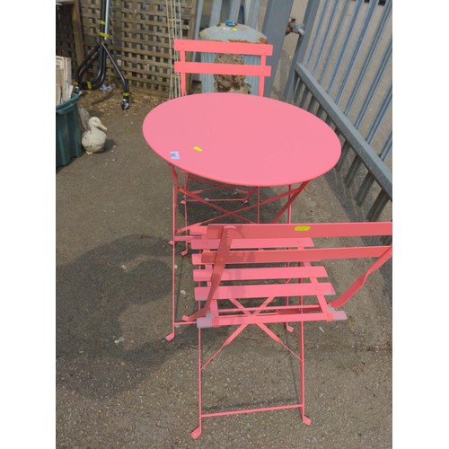 69 - Small pink bistro table & 2 folding chairs