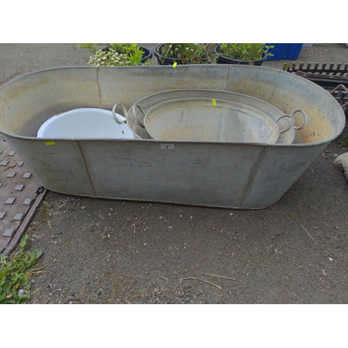 9 - Large galvanised bath (L117cm), 2 galvanised trugs & an enamelled wash bowl