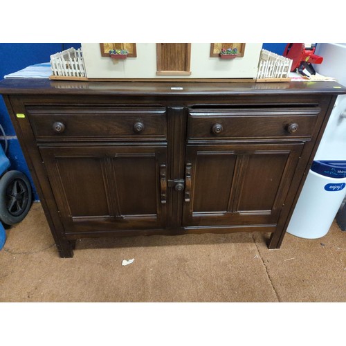 761 - Sideboard with cutlery tray & lower cupboards. 122cm wide x 47.5cm deep x 84cm high.