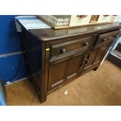 761 - Sideboard with cutlery tray & lower cupboards. 122cm wide x 47.5cm deep x 84cm high.