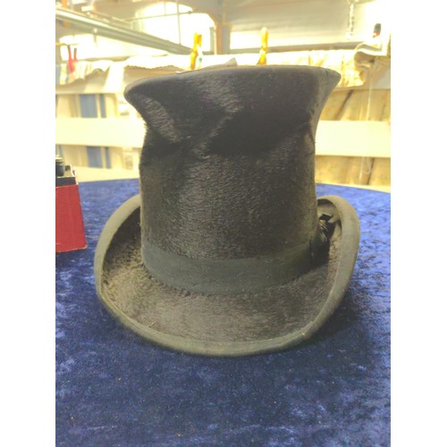 475 - Top hat in poor condition and opera glasses in good condition